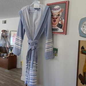 Brooklinen Robe | Blue Stripe | Unisex Size M , Pockets, Belt, Hood